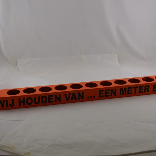 Oranje Meter Bier / Deze 11 slepen ons er doorheen. /  Daar moet op gedronken worden.
